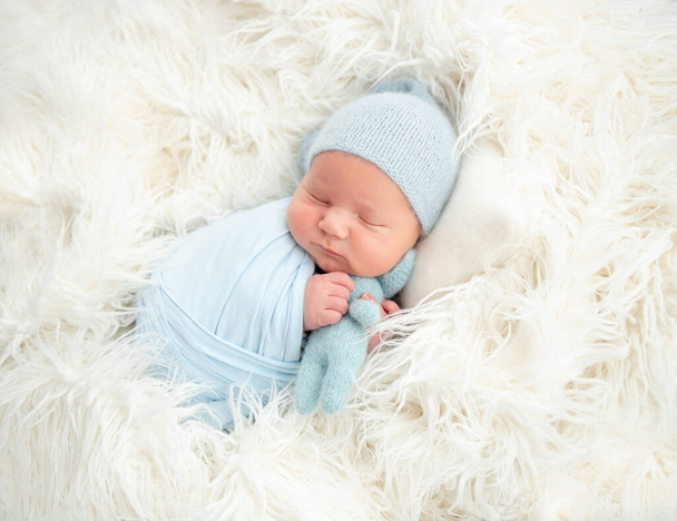 Sleeping newborn hugging toy - Фото, зображення