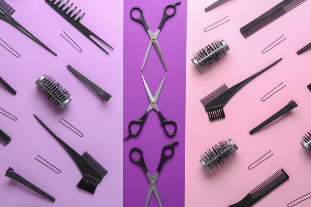 Conjunto de ferramentas de cabeleireiro em fundo de cor - Foto, Imagem
