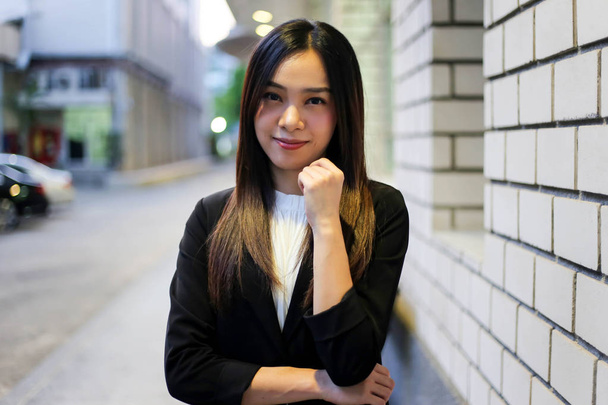 Portrait of Beautiful Young businesswoman asian smiling  happy f - Foto, imagen