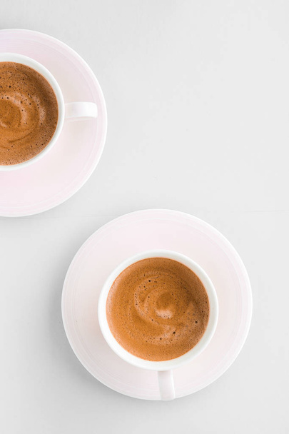 Csésze forró francia kávét reggelire inni, flatlay csésze a WHI - Fotó, kép