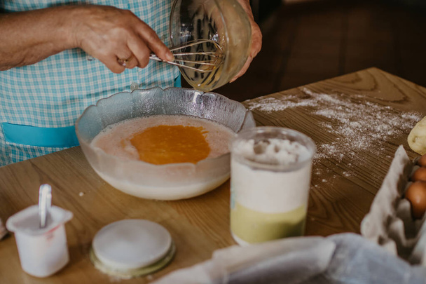 preparing cakes and pastries at home - Foto, Imagem