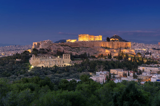 Vista nocturna de la Acrópolis de Atenas, Grecia, con el Templo del Partenón - Foto, Imagen