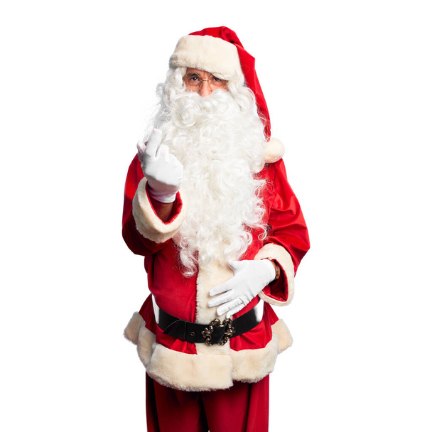 Красивый мужчина средних лет в костюме Санта-Клауса и с бородой стоя Бекинг подойди сюда жест с рукой приглашая приветствуя счастливым и улыбаясь
 - Фото, изображение