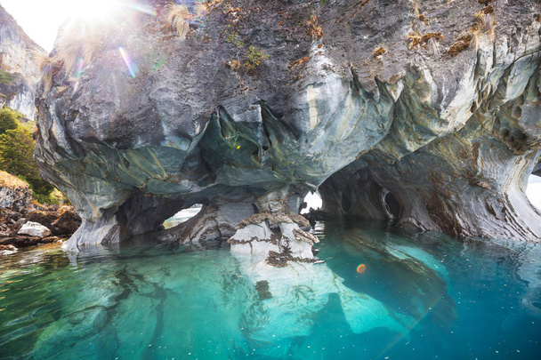 Cuevas de mármol inusuales en el lago de General Carrera, Patagonia, Chile. Carretera Viaje Austral
. - Foto, imagen