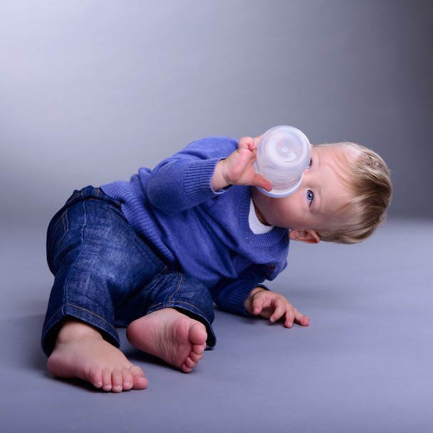 baby with pacifier - Foto, afbeelding