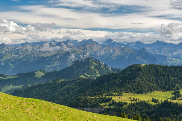 カントーのリギ・クルム山頂からのスイスアルプスの美しい景色 - 写真・画像