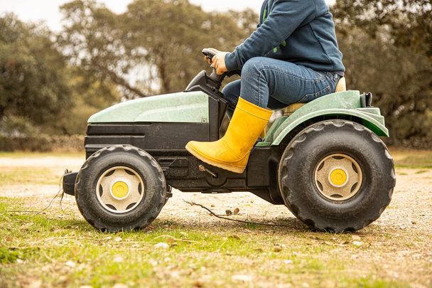 toy tractor - Фото, зображення