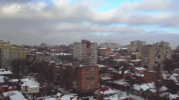 Casas en una ciudad rusa ordinaria, día de invierno, vista desde arriba
 - Imágenes, Vídeo