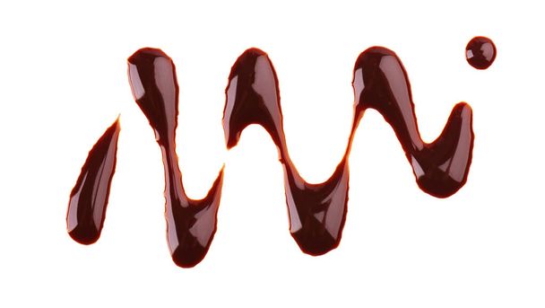 Llovizna de jarabe de chocolate aislada sobre fondo blanco. Salpicaduras de salsa de chocolate dulce. Vista superior. - Foto, Imagen