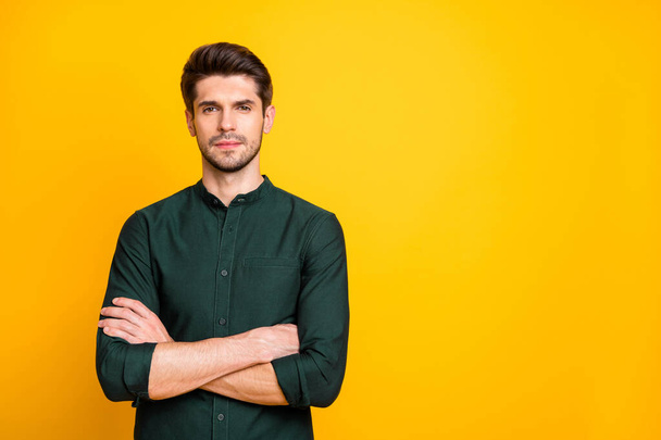 Portrait of gorgeous chic guy worker cross his hands feel serious ready solve start-up problems real expert wear casual style outfit isolated over yellow color background - Foto, immagini