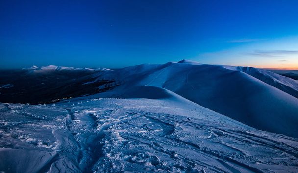 Stunning views of the ski slopes in late winter - Zdjęcie, obraz