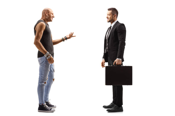Bald hipster man talking to a businessman - Foto, Imagen