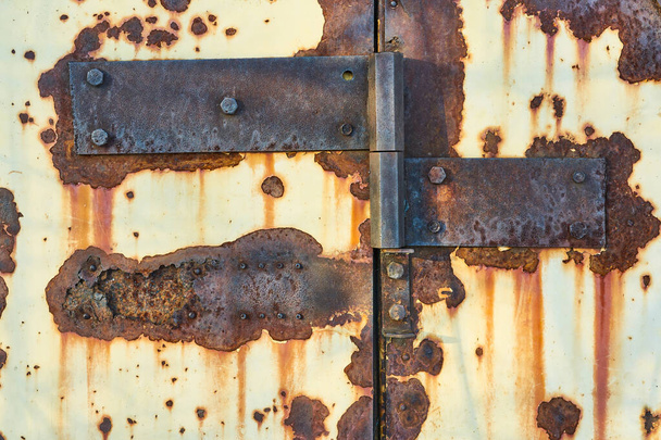 Terk edilmiş bir fabrikadan paslı metal dokusu. Rusya Moskova - Fotoğraf, Görsel
