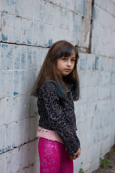 Portret dziewięcioletniej dziewczynki. Seria zdjęć dziewczynki w wieku 8 lub 9 lat - Zdjęcie, obraz