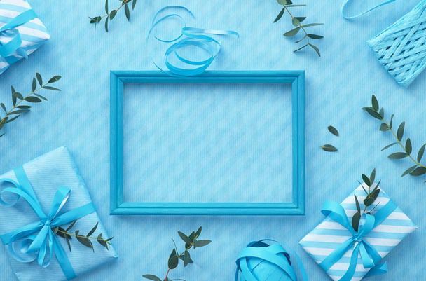Flat lay in light blue hues with wrapped gift boxes decorated wi - Фото, изображение