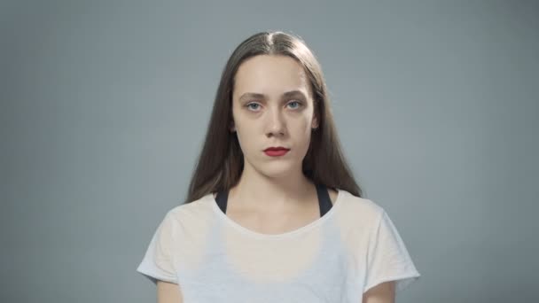 Video de una joven ofendida
 - Imágenes, Vídeo