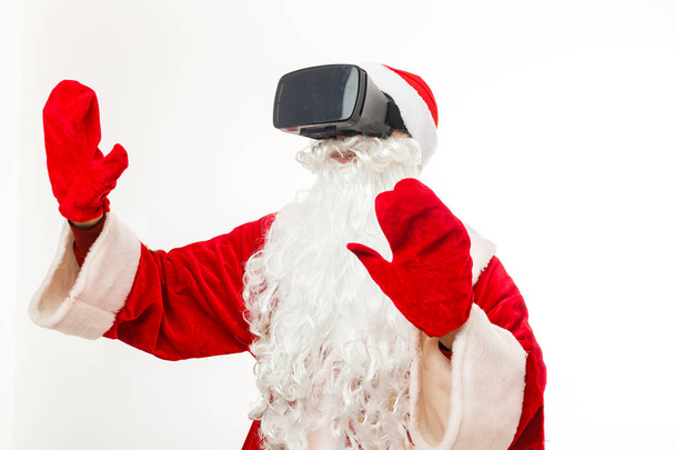 Weihnachtsmann mit Virtual-Reality-Brille  - Foto, Bild
