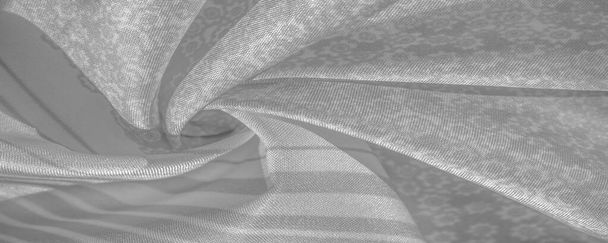 Μοτίβο υφής, μαύρο γκρίζο μεταξωτό ύφασμα σε λευκό φόντο, f - Φωτογραφία, εικόνα