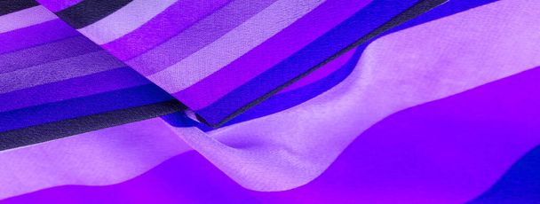 Hedvábná tkanina, proužkované tkaniny modré azurové perlově bílé linie, exqui - Fotografie, Obrázek