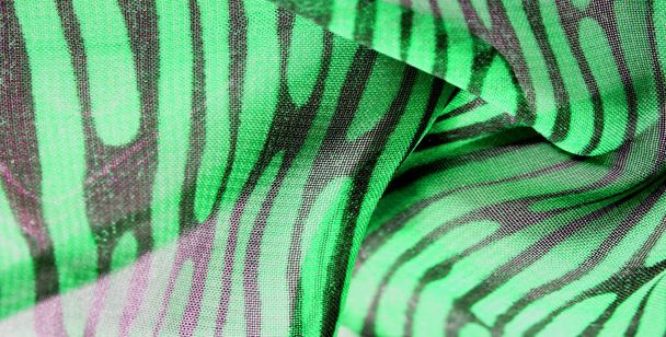 υφή φόντο μοτίβο ταπετσαρία. Πράσινο ροζ μαύρο μετάξι - Φωτογραφία, εικόνα