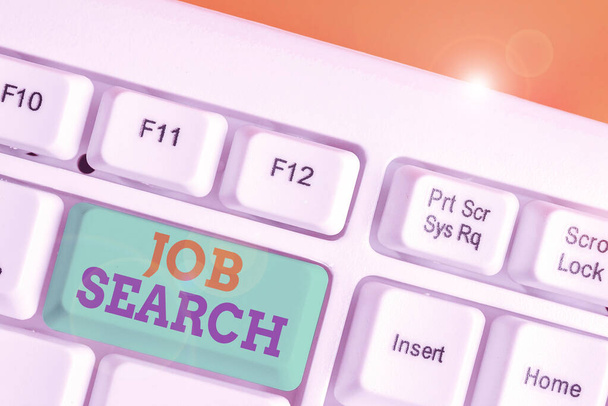 Handschrift tekst schrijven Job Search. Concept betekent een daad van demonstreren om werk te vinden dat geschikt is voor zijn beroep. - Foto, afbeelding
