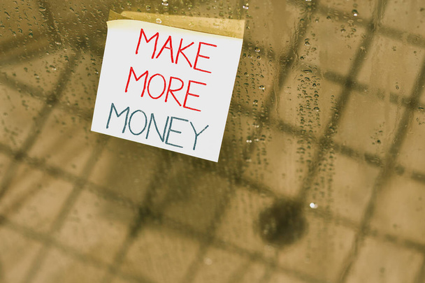 Εγγραφή σημείωμα δείχνει Κερδίστε περισσότερα χρήματα. Business photo showcasing Αυξήστε τα εισοδήματά σας επιδόματα μισθού Εργαστείτε σκληρότερα Φιλοδοξία Square χαρτί σημειογραφία κομμάτι κολλήσει σε υφή τζάμι παράθυρο. - Φωτογραφία, εικόνα