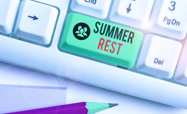 Nota di scrittura che mostra Summer Rest. Foto aziendale in mostra prendendo una pausa vacanza o rilassarsi dal lavoro o dalla scuola durante l'estate
. - Foto, immagini