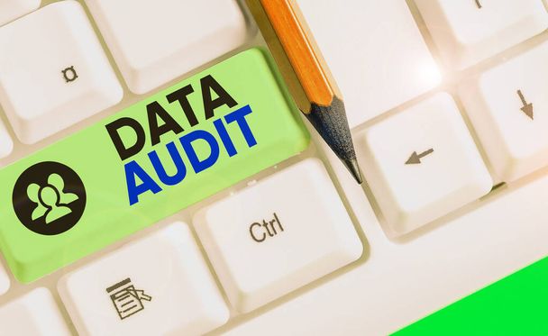 Slovo psaní textu Data Audit. Obchodní koncepce pro audit dat pro posouzení jejich kvality pro konkrétní účel. - Fotografie, Obrázek