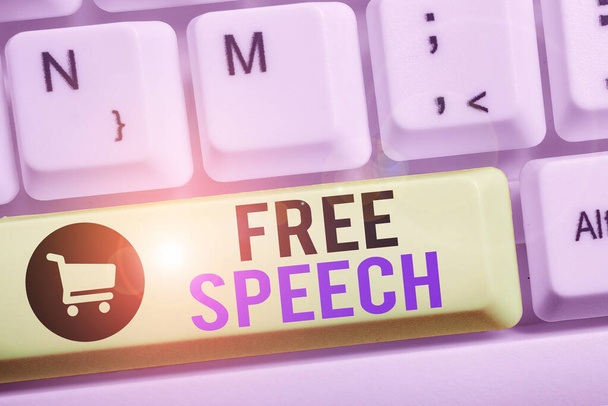 Psaní textu na rukopis Free Speech. Pojetí znamená právo veřejně vyjadřovat své názory. - Fotografie, Obrázek