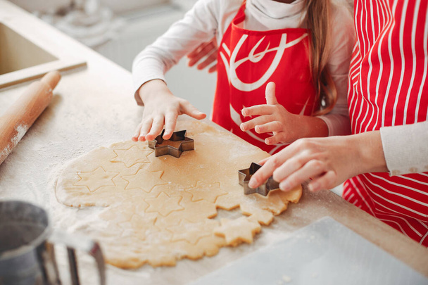 Family cook the dough for cookies - Fotoğraf, Görsel