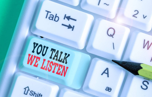 Wortschreibtext, den Sie sprechen, hören wir zu. Geschäftskonzept für beidseitige Kommunikation Motivationsgespräch. - Foto, Bild