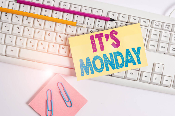 Conceptual hand writing showing It S Monday. Business photo showcasing welcoming the first day of the week with positive outlook White keyboard with note paper and clips on white background. - Photo, Image