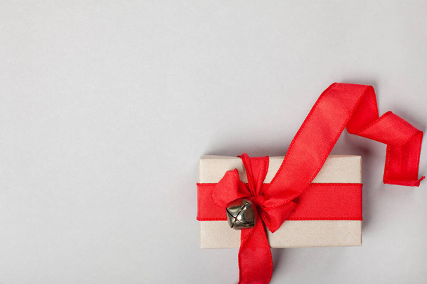 elongated gift box with a red ribbon on a gray background - Fotografie, Obrázek
