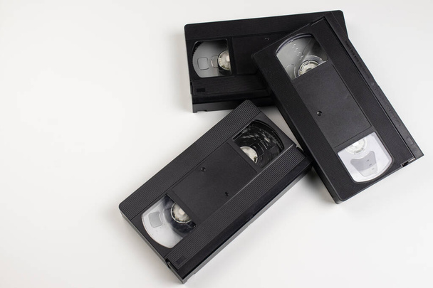 alte Videobänder auf weißem Hintergrund. - Foto, Bild