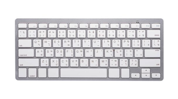 weiße drahtlose Tastatur von oben mit Tasten - Foto, Bild