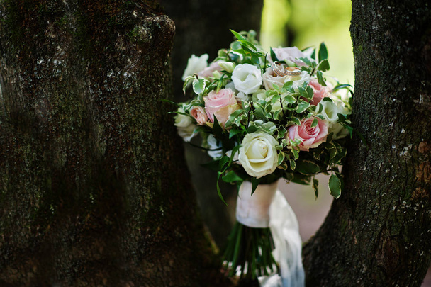 Beautiful modern and elegance wedding bouquet. - Fotó, kép
