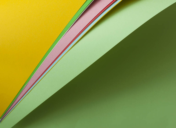 fondo colorido de un papel de diferentes colores
 - Foto, imagen