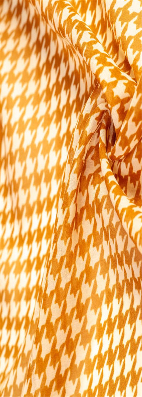 Textura, pozadí, vzorek, hedvábná tkanina, hnědá na bílém pozadí - Fotografie, Obrázek