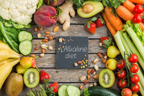 Gezond voedsel voor uitgebalanceerd alkalisch dieet concept - Foto, afbeelding