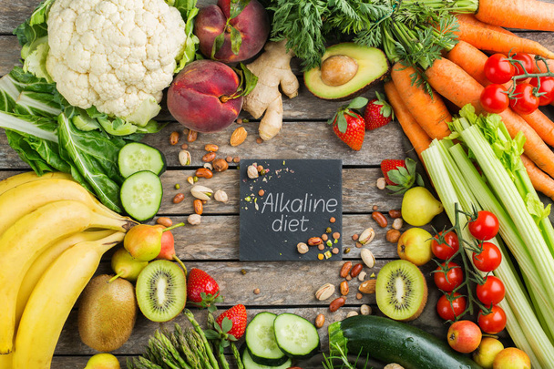 Gezond voedsel voor uitgebalanceerd alkalisch dieet concept - Foto, afbeelding