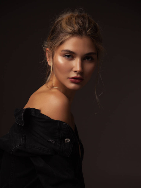 Portrait of young fashion model with volume ponytail hairstyle. Natural make up. closed eyes. Healthy glowing skin. beautiful blonde woman with elegant hairstyle on black background. Volume hair. - Foto, afbeelding