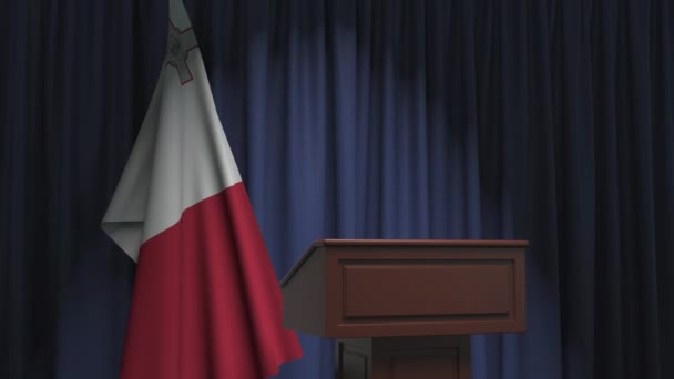 Ulusal Malta bayrağı ve hoparlör tribünü. Siyasi olay veya açıklamayla ilgili kavramsal 3d canlandırması - Video, Çekim