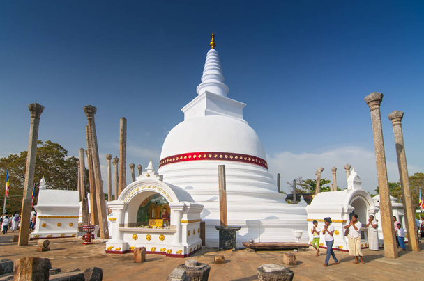 Thuparama Dagoba in Anuradhapura, UNESCO World Heritage Site, North Central Province, Sri Lanka, Asia. - Фото, зображення