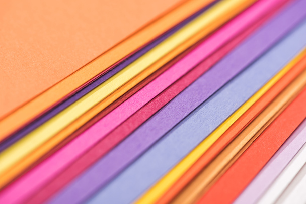 gros plan de papiers colorés, lumineux et vierges
 - Photo, image