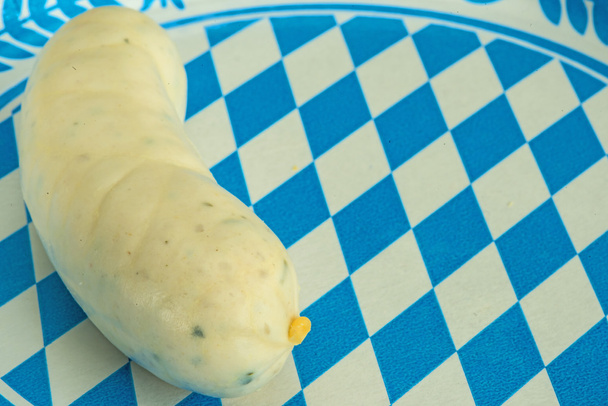 plato de salchichas de ternera con colores bávaros
 - Foto, Imagen