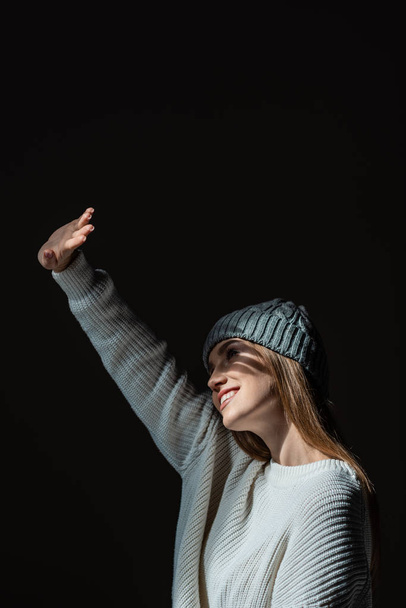 beautiful cheerful girl in sweater and hat - Fotoğraf, Görsel