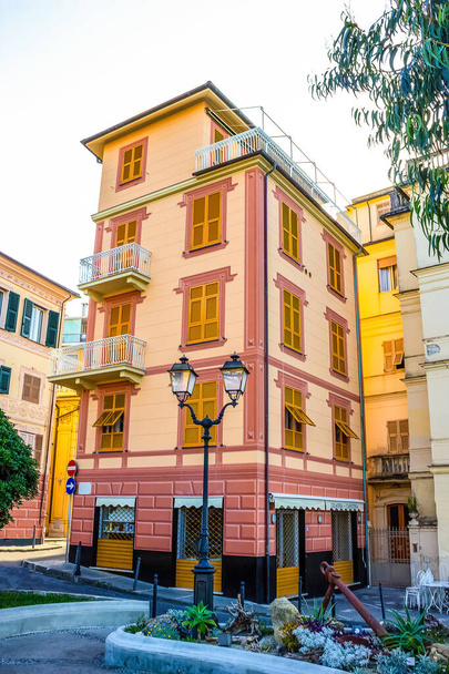イタリアのラパッロの建物のファサード - 写真・画像
