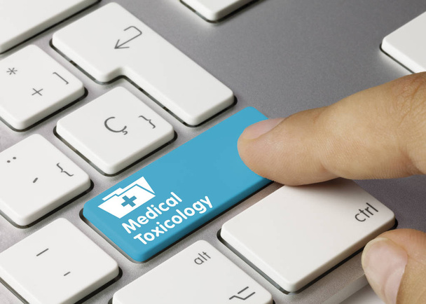 Lékařská toxikologie - Inscription on Blue Keyboard Key. Medical Toxicology Written on Blue Key of Metallic Keyboard. Stisknutí klávesy prstu. - Fotografie, Obrázek