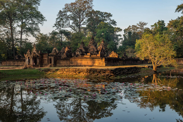 Banteay Srei é um templo hindu dedicado a Shiva em Angkor, Camboja
 - Foto, Imagem