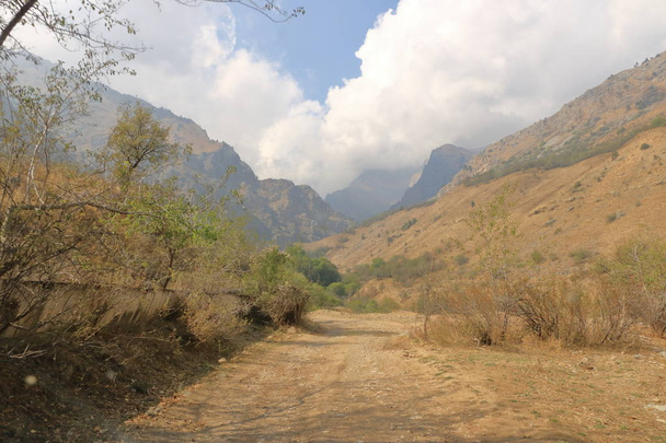 Zachodnie góry Tian Shan w Parku Narodowym Ugam-Chatkal - Zdjęcie, obraz
